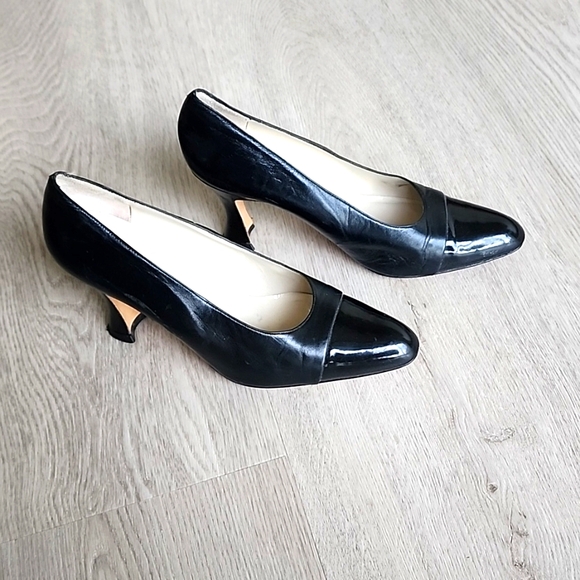 DELMAN LEATHER PUMPS WITH PATENT LEATHER TOE - Picture 4 of 5